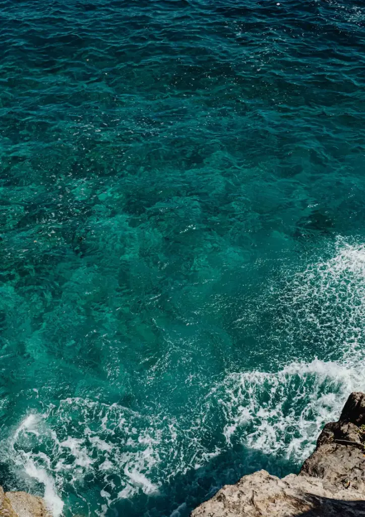 Türkisfarbenes Meer als Symbol für Klarheit, Tiefe und innere Weite